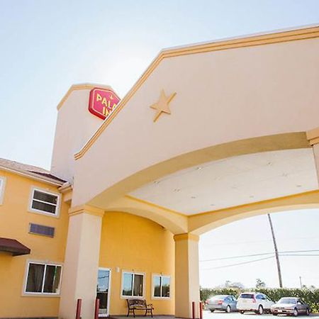 Scottish Inns Suites East Sam Houston Pkwy North شانيلفيو المظهر الخارجي الصورة