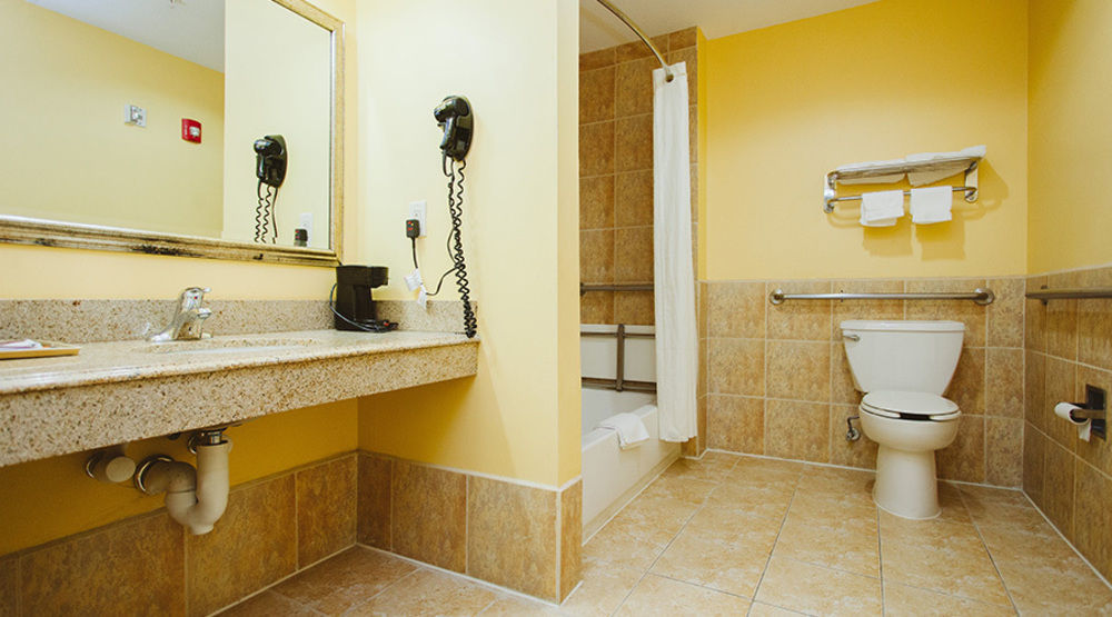Scottish Inns Suites East Sam Houston Pkwy North شانيلفيو المظهر الخارجي الصورة
